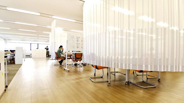 デザイン事例：　某事業創造支援企業様　オフィスデザイン事例紹介｜　シームプランニング