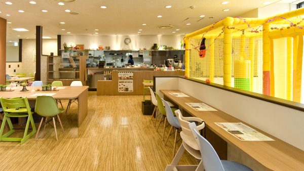 デザイン事例：　スキップキッズ様　店舗デザイン事例紹介｜　シームプランニング