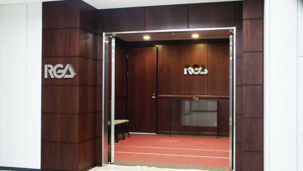デザイン事例：　某外資系保険会社様　オフィスデザイン事例紹介　｜　シームプランニング